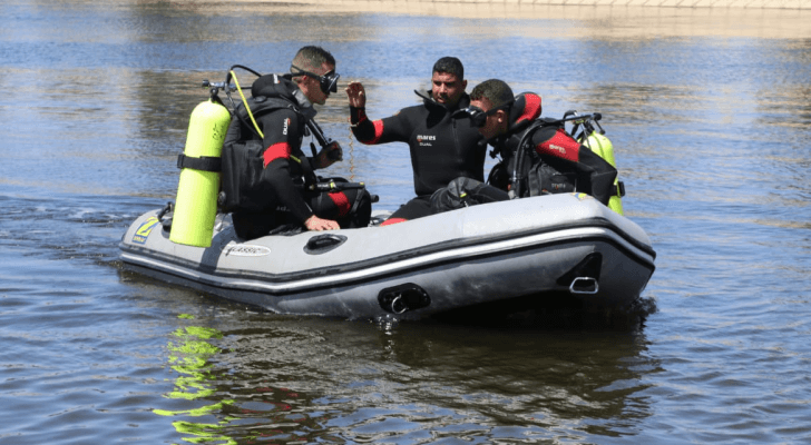 فرق الغطس في الدفاع المدني ارشيفية