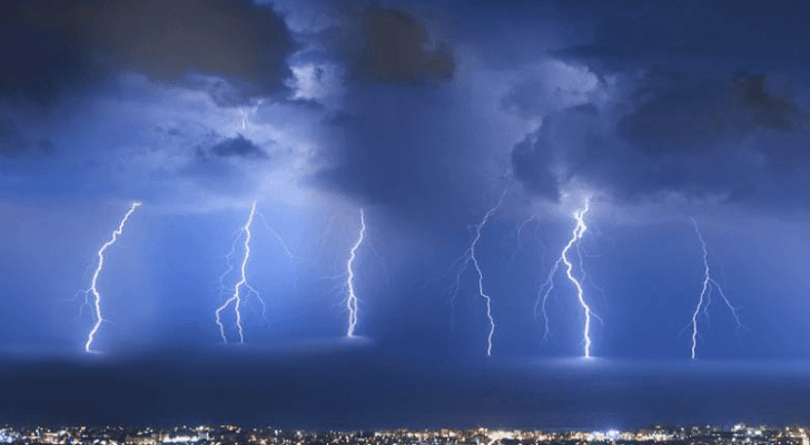صورة توضيحية لعاصفة رعدية