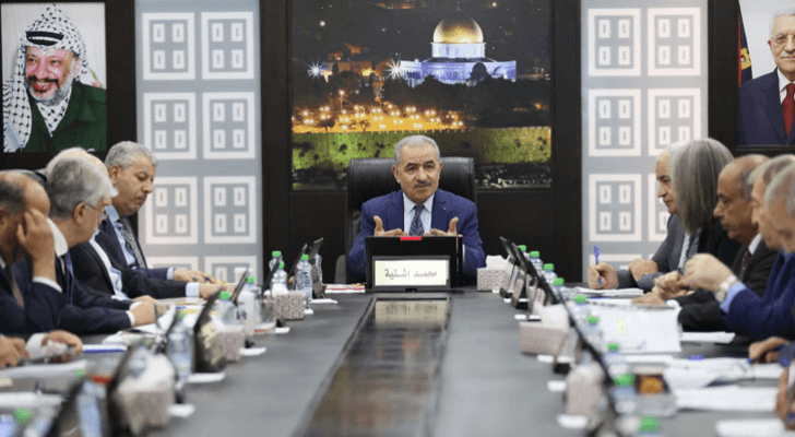رئيس الوزراء الفلسطيني محمد اشتية يترأس جلسته استثنائية في رام الله لمناقشة ارتفاع الأسعار
