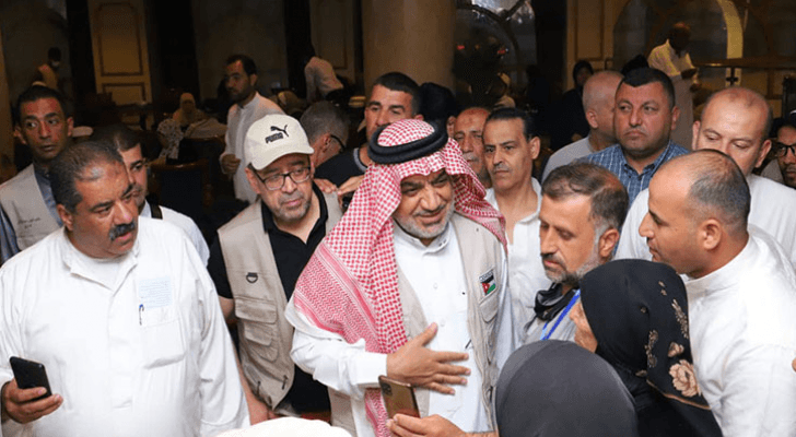 وزير الأوقاف يتفقد الحجاج الأردنيين في المدينة المنورة.