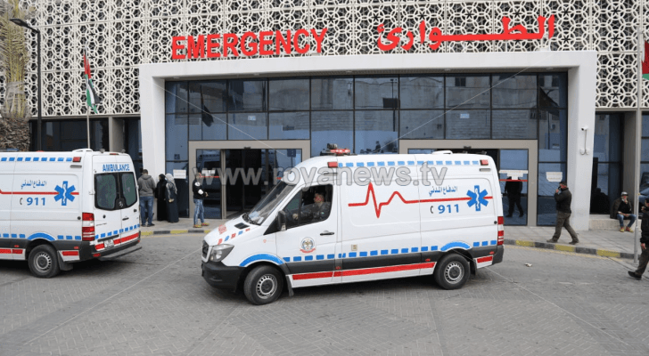 صورة أرشيفية لسيارة إسعاف أمام طوارئ مستشفى البشير