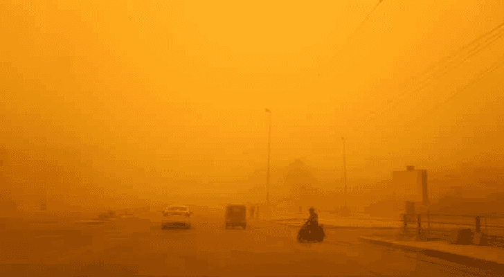 صورة أرشيفية لغبار في أحد شوارع العراق