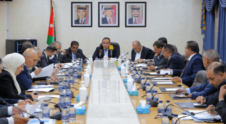 اللجنة المالية النيابية تناقش مع الفريق الاقتصادي الحكومي واقع المالية العامة