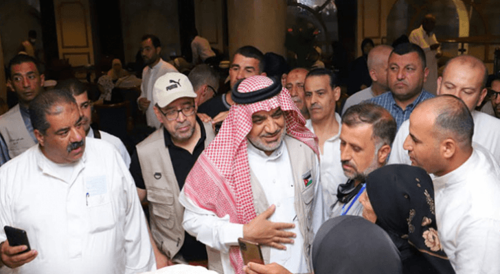صورة أرشيفية لوزير الأوقاف يتفقد الحجاج الأردنيين