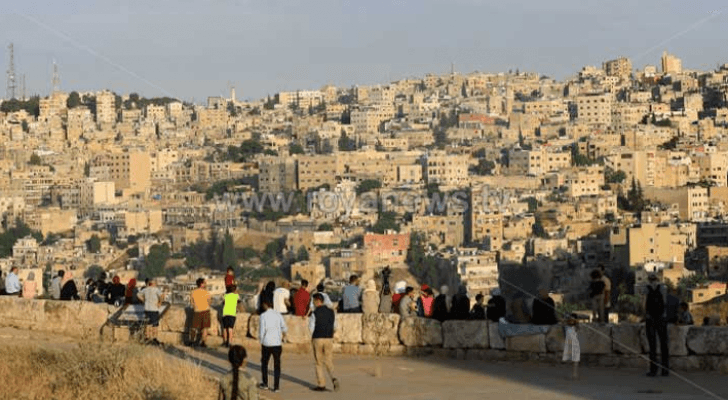 صورة أرشيفية لمواطنين في جبل القلعة