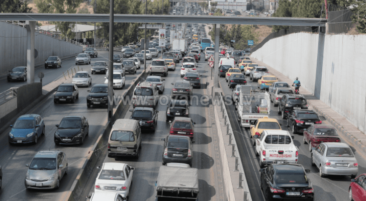 مركبات في أحد شوارع العاصمة عمان