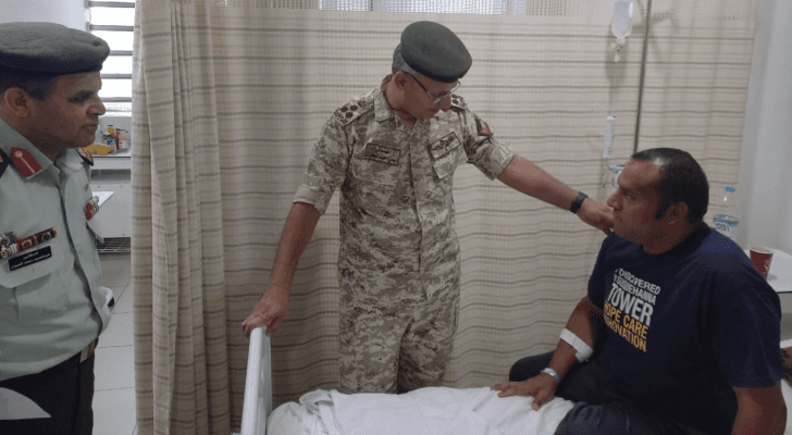كبار ضباط القوات المسلحة يعودون المرضى في المستشفيات العسكرية