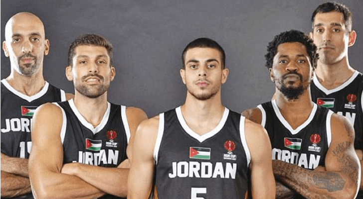 لاعبو المنتخب الوطني لكرة السلة