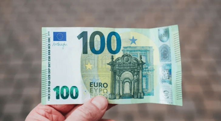 عملة ورقية من فئة الـ100 يورو