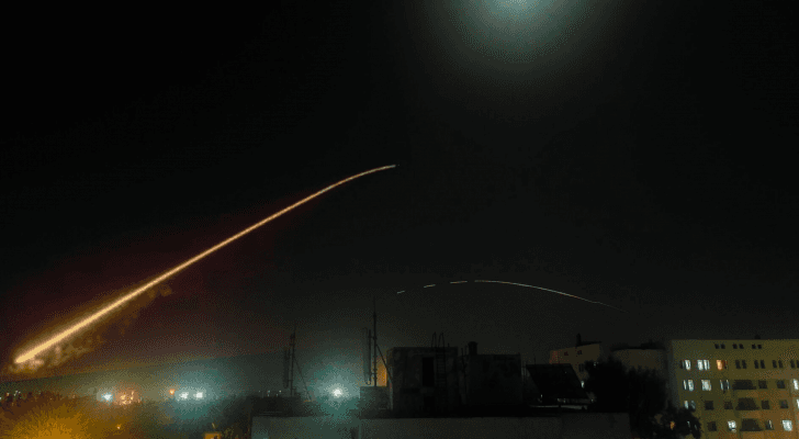 صورة أرشيفية من تصدي الدفاعات الجوية لصواريخ معادية في محيط دمشق