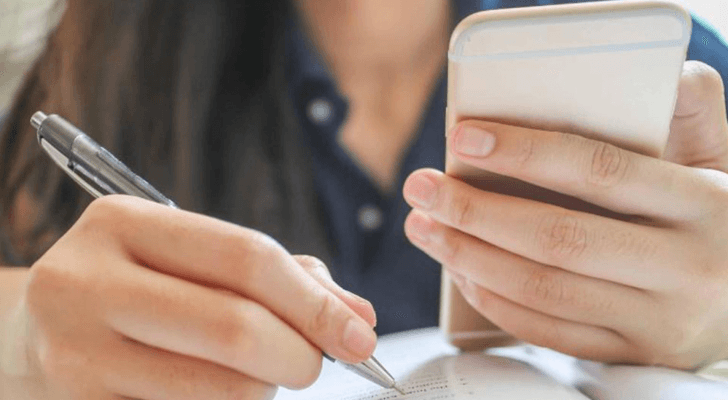 محاولة غش باستخدام الهاتف