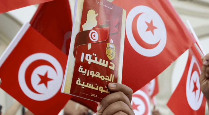 لافتة تظهر التأييد لمشروع الدستور التونسي الجديد