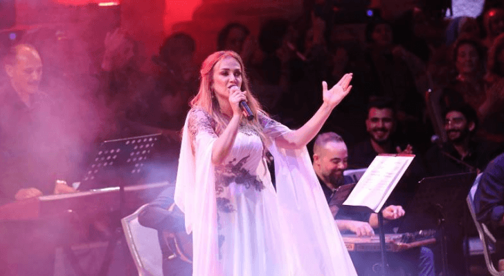 الفنانة الفلسطينية دلال أبو آمنة