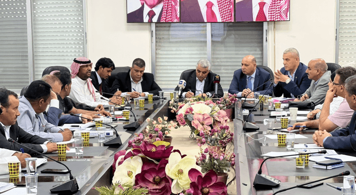 أثناء اجتماع مجلس محافظة العقبة