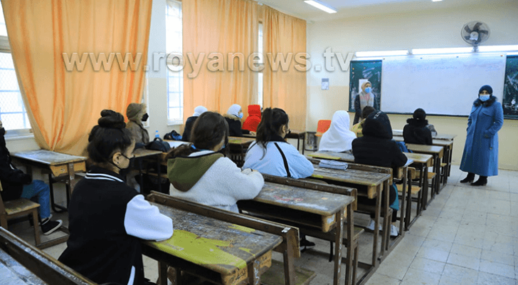 من داخل إحدى الغرف الصفية