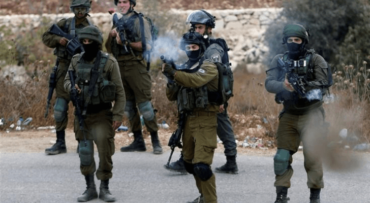 صورة أرشيفية لقوات الاحتلال أثناء مواجهات مع فلسطينيين