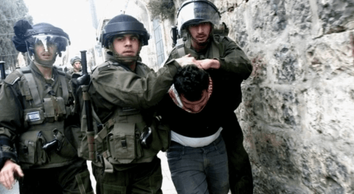 لحظة اعتقال شاب فلسطيني - أرشيفية