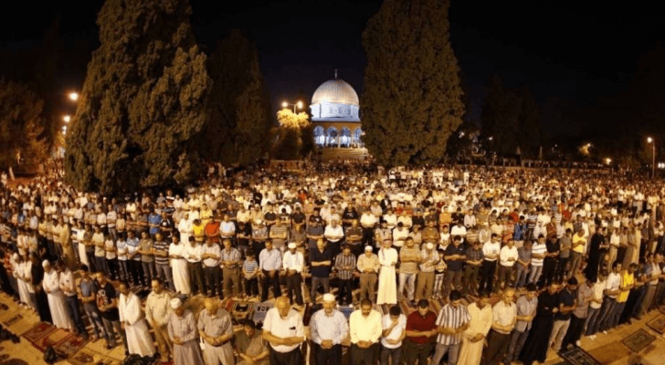 صلاة الفجر في المسجد الأقصى