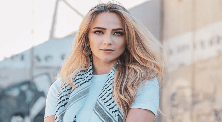 الفنانة الفلسطينية دلال أبو آمنة
