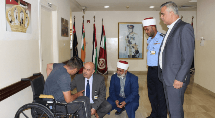 خلال توزيع كراسي متحركة