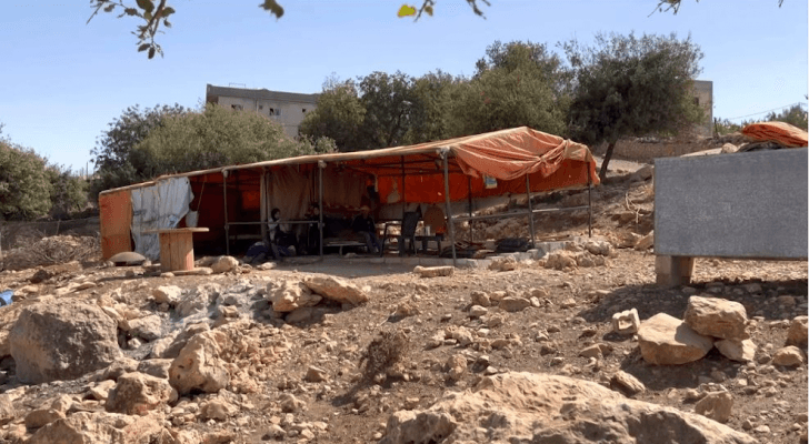 الخيمة التي تعيش فيها عائلة الطالبة ذكى في عجلون