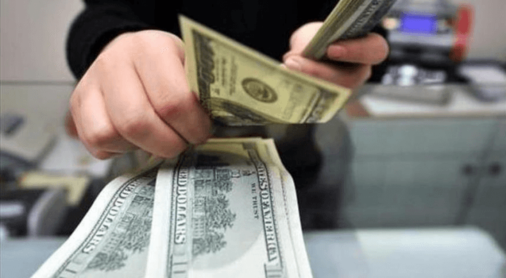 نقود من عملة الدولار