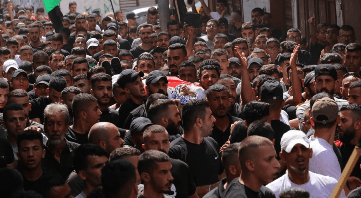 أثناء تشييع الشهيد يونس التايه