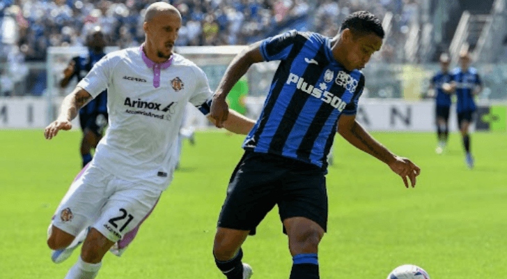 صورة من مباراة كريمونيزي وأتالانتا في الدوري الإيطالي