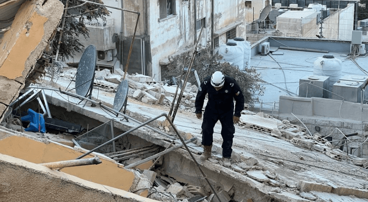 من موقع الانهيار