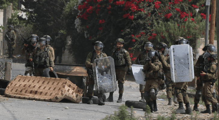 عناصر من قوات الاحتلال في مواجهات مع فلسطينيين