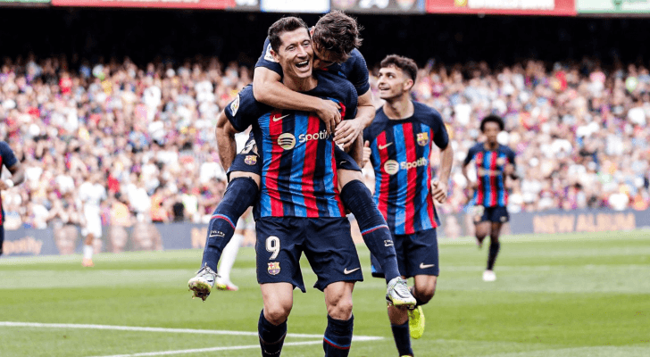 لاعبون من فريق برشلونة