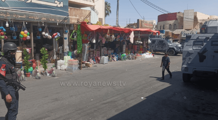 رجال أمن من مكان الحادث
