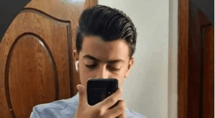 صورة نعي تتضمن آيات من القرآن الكريم
