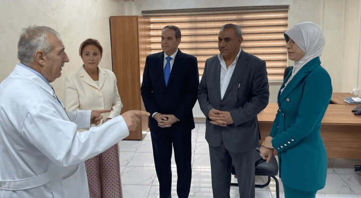 وزير الصحة الدكتور فراس الهواري أثناء افتتاح مركزي التصلب اللويحي والسكري