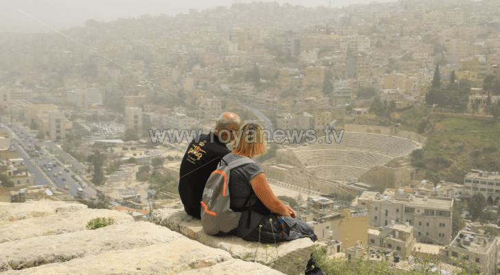 سائحان في العاصمة عمان - أرشيفية