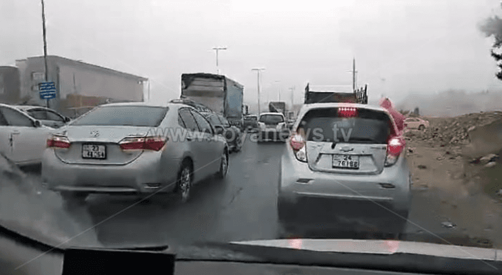 مركبات في أحد شوارع العاصمة عمان