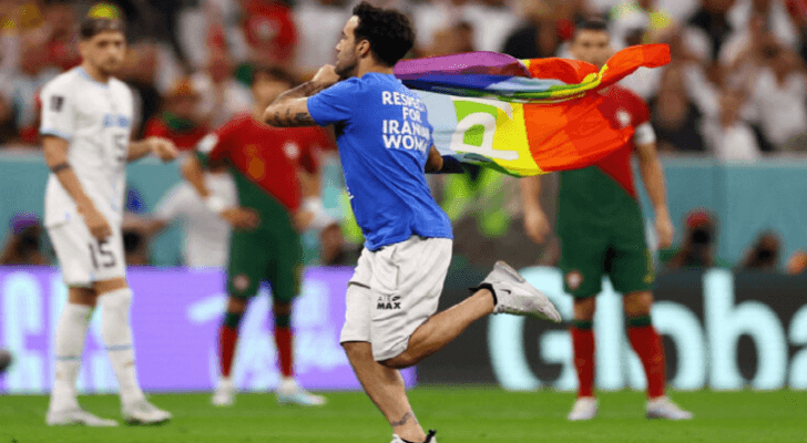 المشجع الذي اقتحم مباراة البرتغال