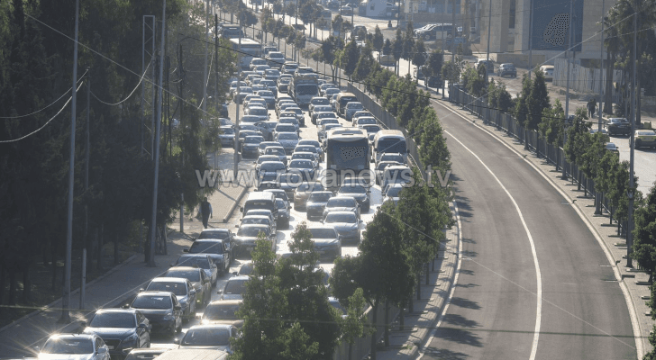 مركبات في أحد شوارع العاصمة عمان