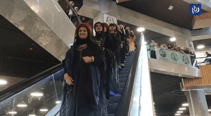نشمية من السلط توثق الزي التراثي الأردني