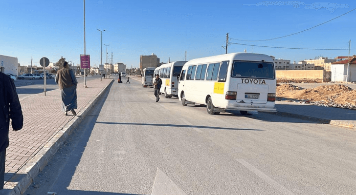 حافلات نقل متوسط في المفرق