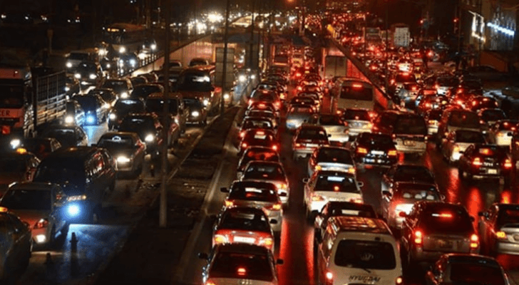 صورة أرشيفية تظهر ازدحاما شديدا في أحد شوارع العاصمة عمان