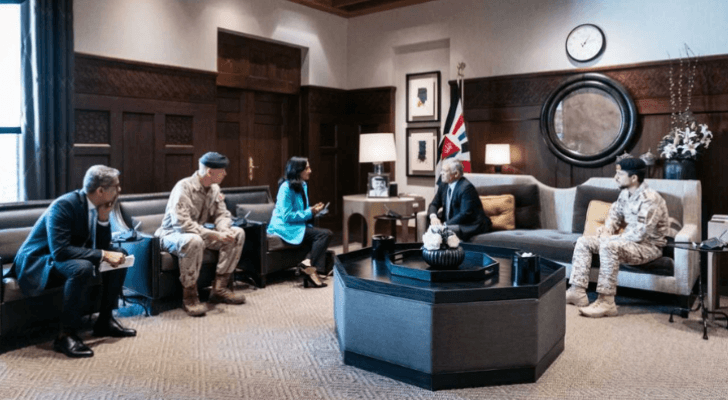 الملك يستقبل وزيرة الدفاع الكندية في قصر الحسينية
