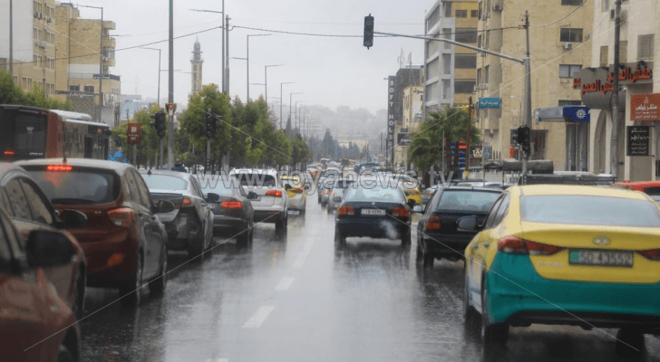 مركبات في أحد شوارع العاصمة عمان