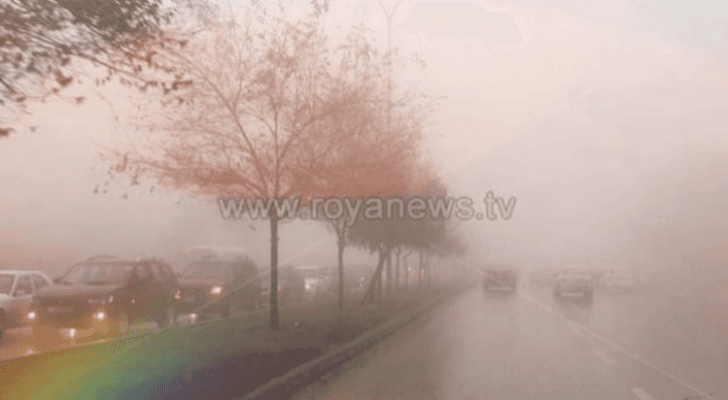 ضباب في أحد شوارع العاصمة عمان