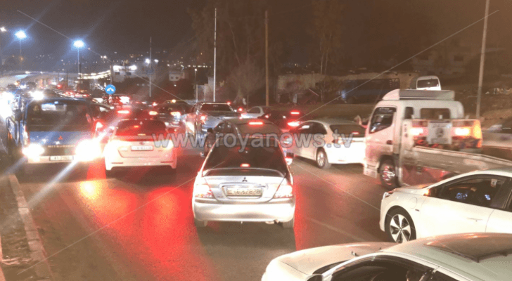 صورة أرشيفية لمركبات على جسر البقعة