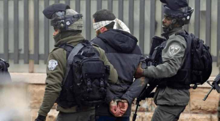الاحتلال يعتقل فلسطينيا - أرشيفية