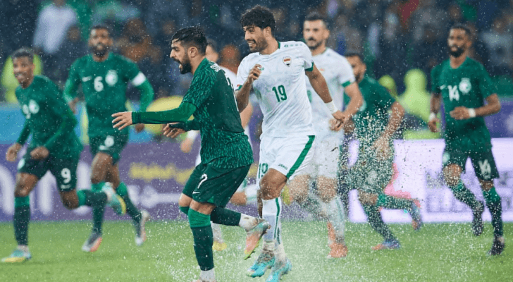 من مباراة العراق والسعودية والتي شهدت تساقطا كثيفا للأمطار