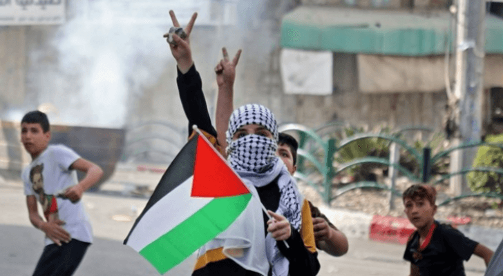 فلسطينيون خلال مواجهات مع الاحتلال