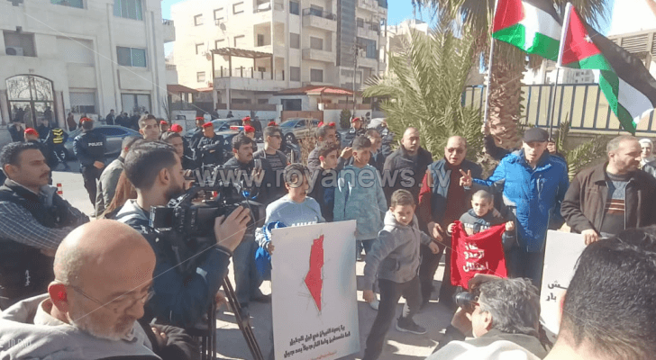 الصورة من الوقفة الاحتجاجية