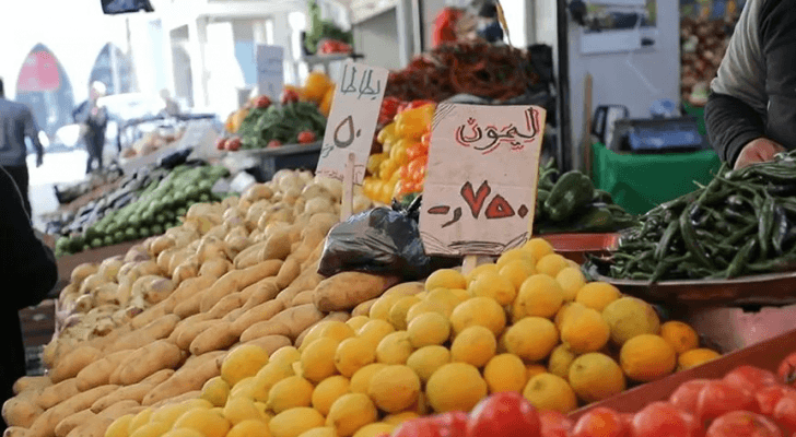 معروضات من الخضروات والفواكه
